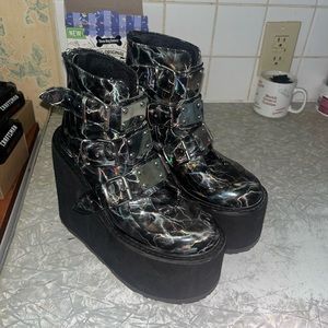 SWING-105LBH Demonia Boots Size 6